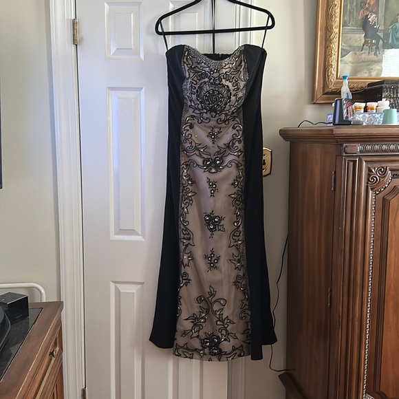 Dresses & Skirts - Designer Strapless Dress